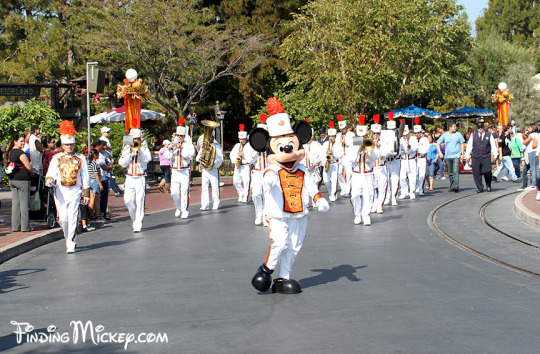 mickeymouse-dlband-oct2011.jpg